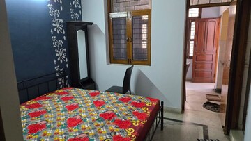 Bedroom in 2 BHK Builder Floor at Sector 40 – for Rent