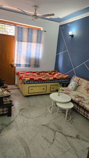 Bedroom in 2 BHK Builder Floor at Sector 40 – for Rent