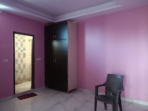 Room in 3 BHK Builder Floor at Sector 105 – for Sale
