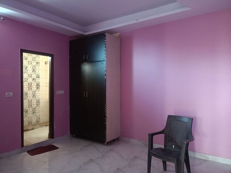 Room, sector 105 3 Bedroom 950 Sq.Ft. Builder Floor In Sector 105 Gurgaon 10117025