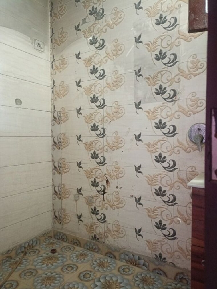 Bathroom, sector 105 3 Bedroom 950 Sq.Ft. Builder Floor In Sector 105 Gurgaon 10117025