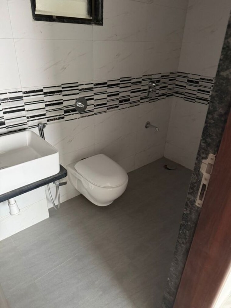Bathroom, kohinoor-sapphire-3 2 Bedroom 744 Sq.Ft. Apartment In Tathawade Pune 10117055