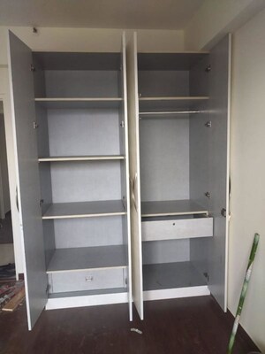 Furnished Amenities in 4 BHK Apartment at DLF The Primus, Sector 82a – for Sale