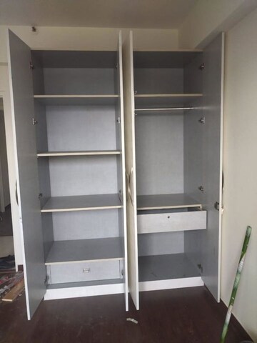 Furnished Amenities in 4 BHK Apartment at DLF The Primus, Sector 82a – for Sale