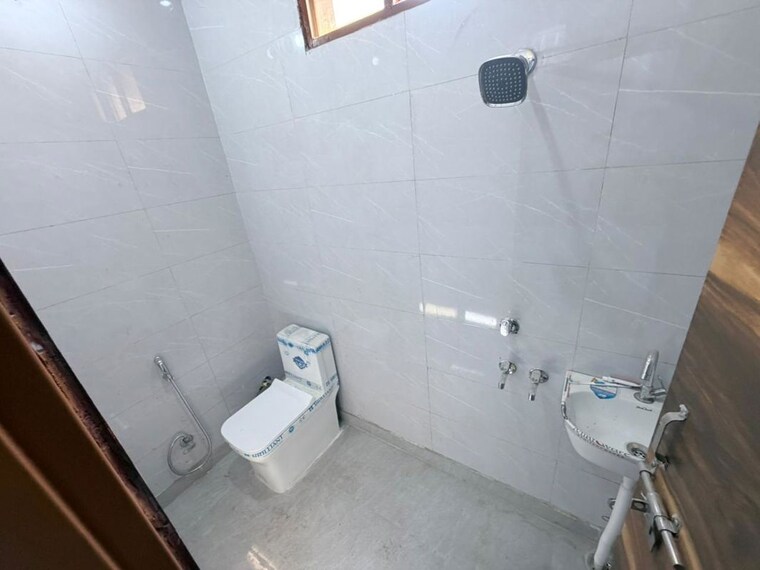 Bathroom, dwarka mor 1 RK 230 Sq.Ft. Builder Floor In Dwarka Mor Delhi 10117073