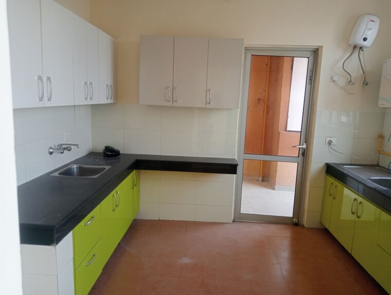 Kitchen, pioneer-park-phase-1 4 Bedroom 2550 Sq.Ft. Apartment In Sector 61 Gurgaon 10117092