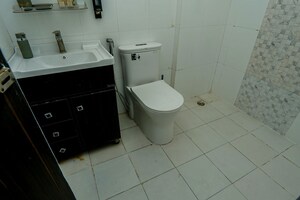 Bathroom in 2.5 BHK Apartment at Supertech Cape Town, Sector 74 – for Sale
