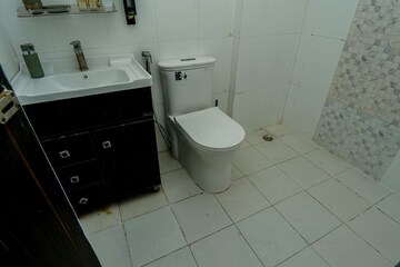 Bathroom in 2.5 BHK Apartment at Supertech Cape Town, Sector 74 – for Sale