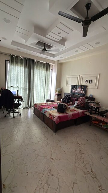 Room in 3 BHK Independent House at Sector 9 – for Rent