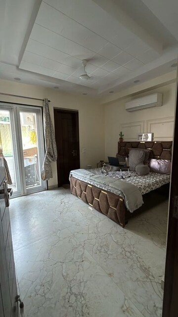 Room in 3 BHK Independent House at Sector 9 – for Rent