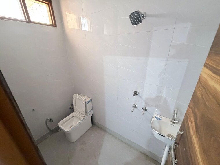 Bathroom, dwarka mor 3 Bedroom 900 Sq.Ft. Builder Floor In Dwarka Mor Delhi 10117111