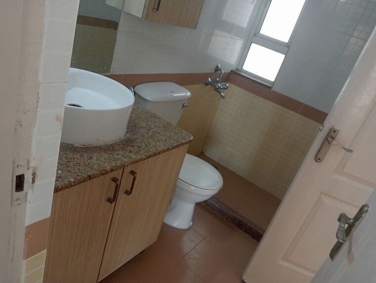 Bathroom, orchid-petals 3 Bedroom 1805 Sq.Ft. Apartment In Sector 49 Gurgaon 10117127