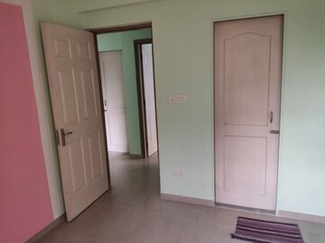Room in 2 BHK Apartment at Vijay Vatika, Kavesar – for Rent