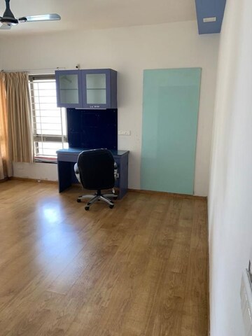 Room in 5 BHK Apartment at Paranjape Schemes Blue Ridge, Hinjewadi – for Rent