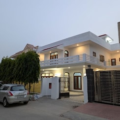 5 BHK + Pooja Room Independent House For Rent in Sector 15