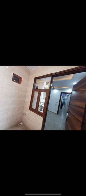 Furnished Amenities in 3 BHK Builder Floor at Uttam Nagar – for Sale
