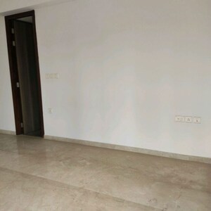 Room in 3 BHK Apartment at Lodha Parkside, Worli – for Rent