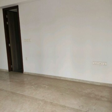 Room in 3 BHK Apartment at Lodha Parkside, Worli – for Rent