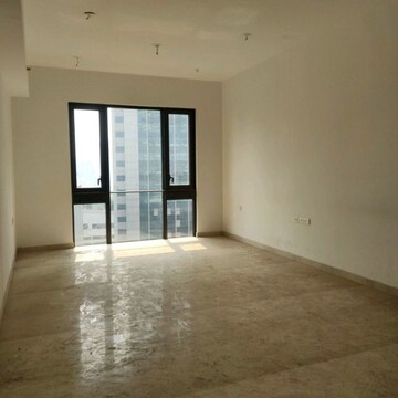 Room in 3 BHK Apartment at Lodha Parkside, Worli – for Rent