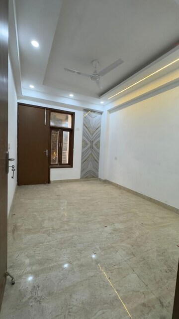 Room in 3 BHK Builder Floor at Palm Residency Chhatarpur, Chattarpur – for Rent