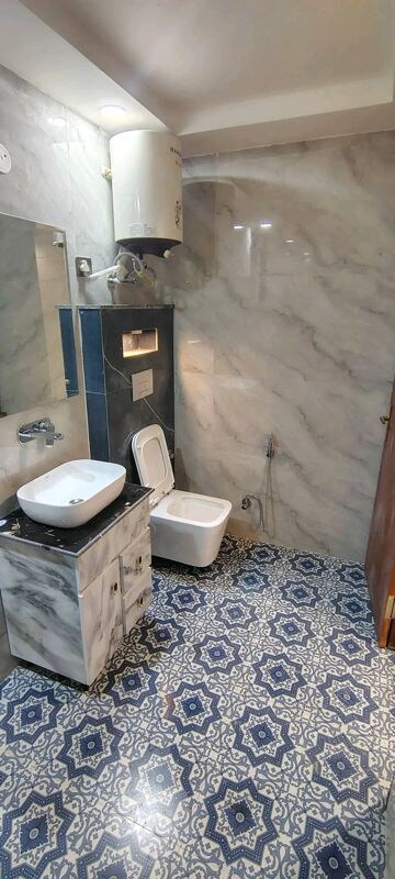 Bathroom in 3 BHK Builder Floor at Palm Residency Chhatarpur, Chattarpur – for Rent