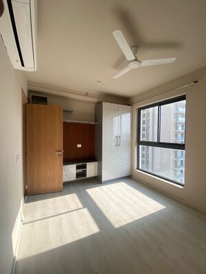 Room in 2 BHK Apartment at M3M Skywalk, Sector 74 – for Rent