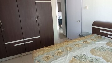 Room in 3 BHK Apartment at Runwal Seagull, Hadapsar – for Rent