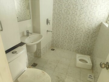 Bathroom in 3 BHK Builder Floor at CHD Avenue 71, Sector 71 – for Rent
