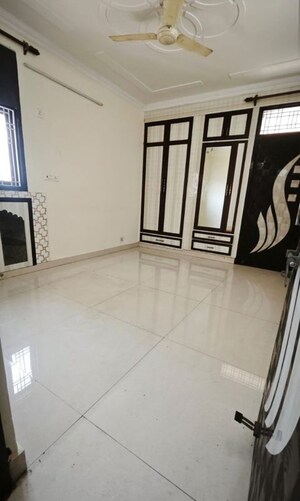Room in 3 BHK Apartment at Sector 6 Dwarka – for Rent