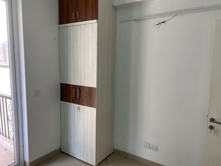 Room, emaar-emerald-estate 2.5 Bedroom 1020 Sq.Ft. Apartment In Sector 65 Gurgaon 10116776