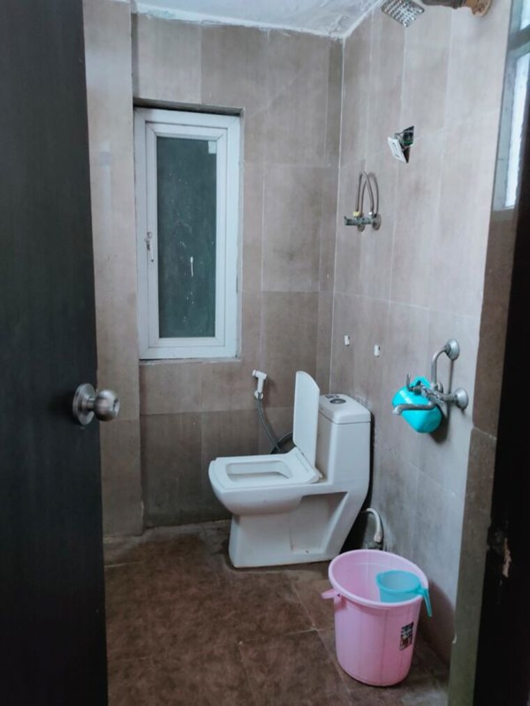 Bathroom, ansal-royal-heritage 3.5 Bedroom 1510 Sq.Ft. Apartment In Sector 70 Faridabad 10117511
