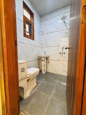 Bathroom in 2 BHK Builder Floor at Kamras Apartment, Indrapuram – for Rent