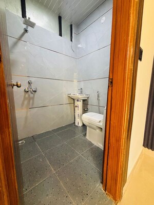 Bathroom in 2 BHK Builder Floor at Kamras Apartment, Indrapuram – for Rent