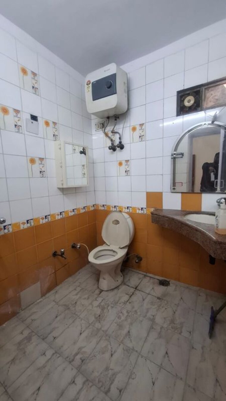 Bathroom, jasola 3 Bedroom 2500 Sq.Ft. Apartment In Jasola Delhi 10097897