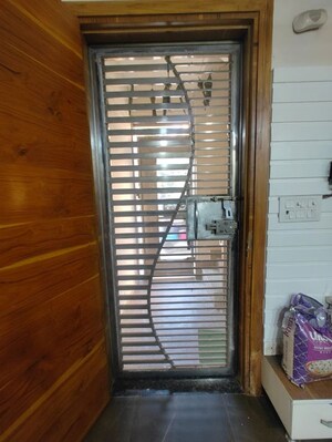 Room in 3 BHK Builder Floor at Maya Homes, Indrapuram – for Rent