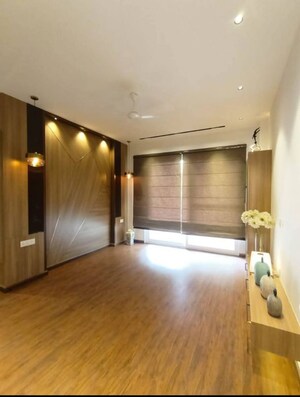 Room in 3 BHK Apartment at Sector 21 – for Rent
