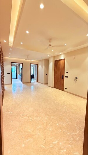 Room in 3 BHK Apartment at Sector 21 – for Rent