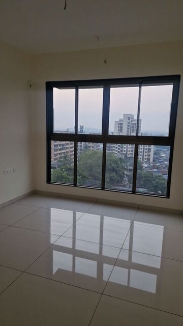 Room in 4 BHK Apartment at Chandak 34 Park Estate, Goregaon West – for Sale