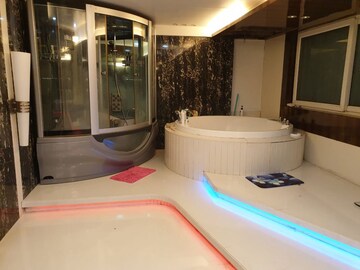 Bathroom in 4 BHK Independent House at Vashi Sector 7 – for Sale