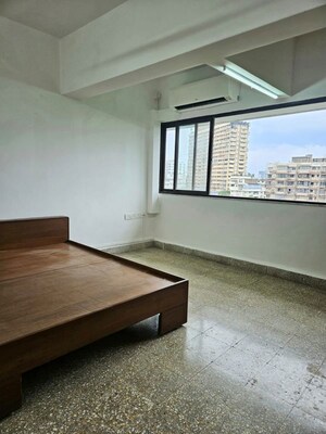 Room in 4 BHK Apartment at Queens View Walkeshwar, Walkeshwar – for Rent