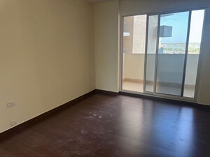 Room in 3 BHK Apartment at Emaar Palm Gardens, Sector 83 – for Sale