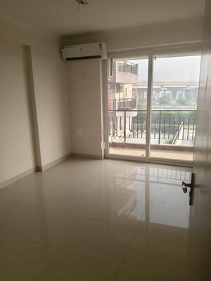 Room in 3 BHK Apartment at Pareena The Elite Residences, Sector 99 – for Rent