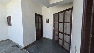 Room in 2 BHK Builder Floor at Sushant Lok Iii – for Rent