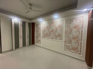 Room in 3 BHK Builder Floor at Sector 43 – for Sale