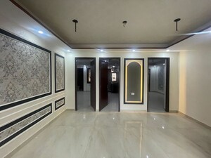 Room in 3 BHK Builder Floor at Sector 43 – for Sale
