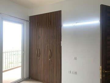 Room in 3 BHK Apartment at Smart World Orchard, Sector 61 – for Rent