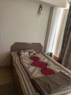 Bedroom in 3 BHK Apartment at DLF The Skycourt, Sector 86 – for Rent