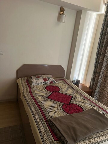 Bedroom in 3 BHK Apartment at DLF The Skycourt, Sector 86 – for Rent