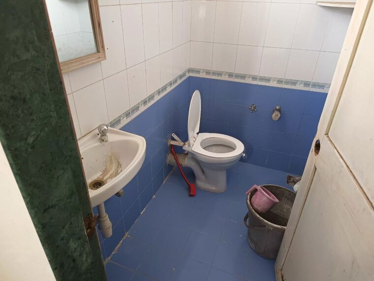 Washroom, satellite 1 Bedroom 1180 Sq.Ft. Apartment In Satellite Ahmedabad 10118639