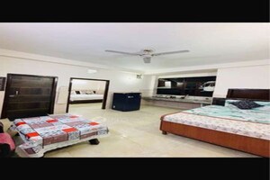 Bedroom in 3 BHK Builder Floor at DLF City Phase IV, Dlf Phase iv – for Rent